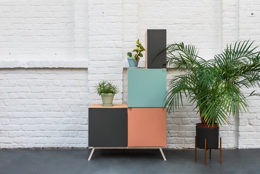 Timo hoge getrapte kast